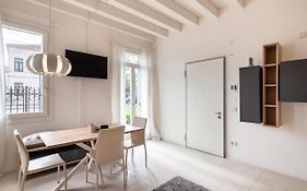 Corte Cappuccina 14 Elegant Apt Con Parcheggio!